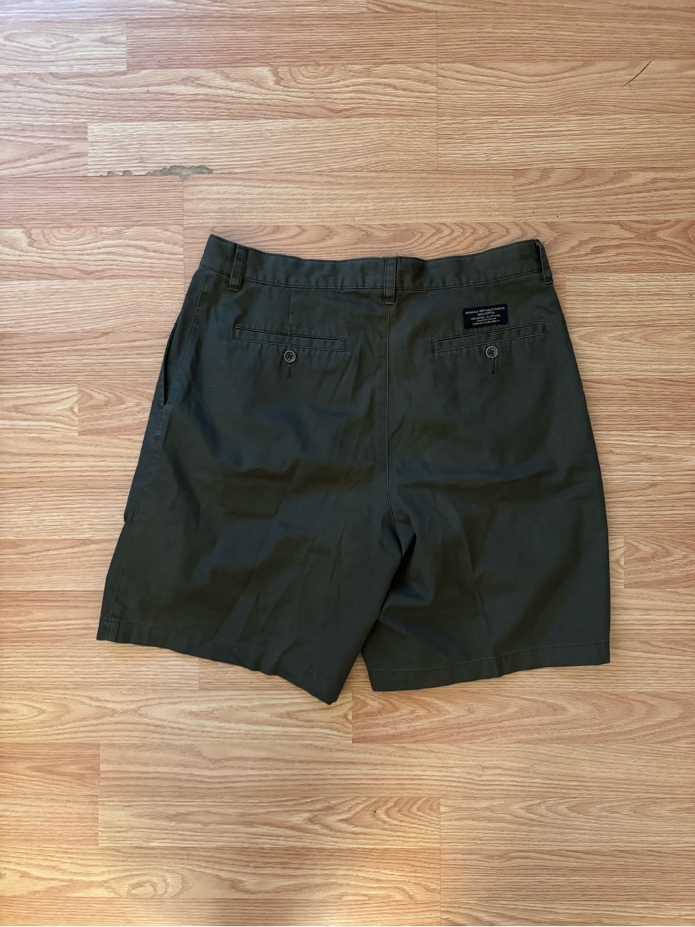 Banana Republic Men's Casual Shorts - Picture 3 of 4